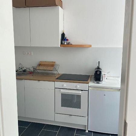 Small Apartment Near The Center Wina Bagian luar foto