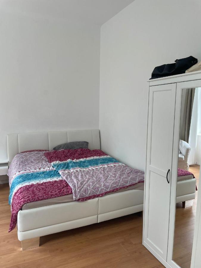 Small Apartment Near The Center Wina Bagian luar foto
